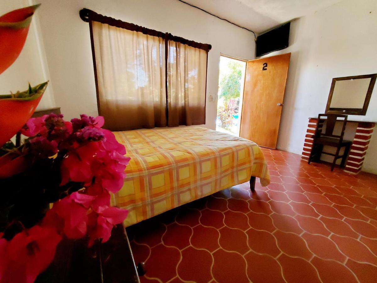 Hotel Oasis Melaque Сан Патрисио Мелаке Екстериор снимка
