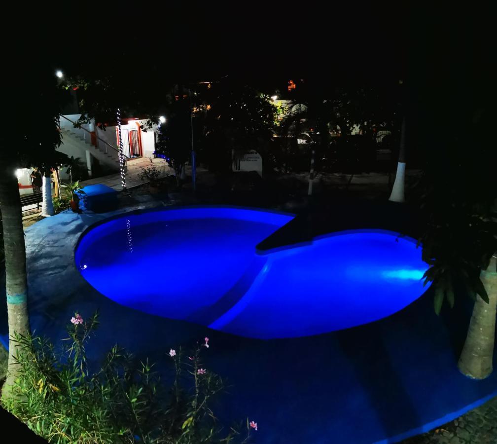 Hotel Oasis Melaque Сан Патрисио Мелаке Екстериор снимка