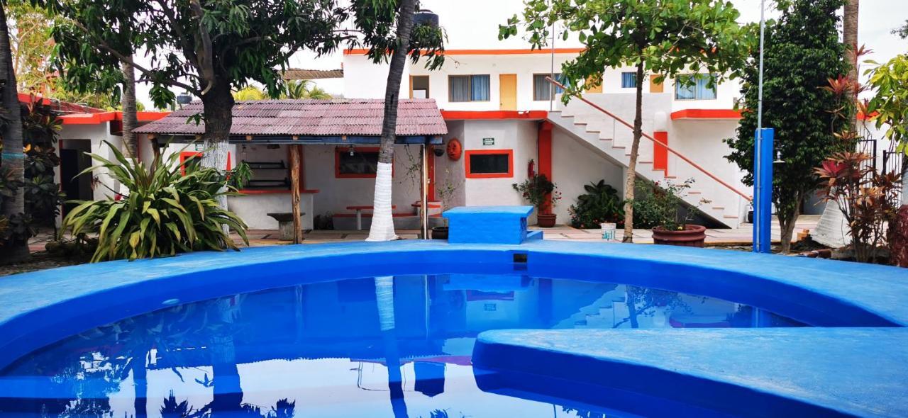 Hotel Oasis Melaque Сан Патрисио Мелаке Екстериор снимка